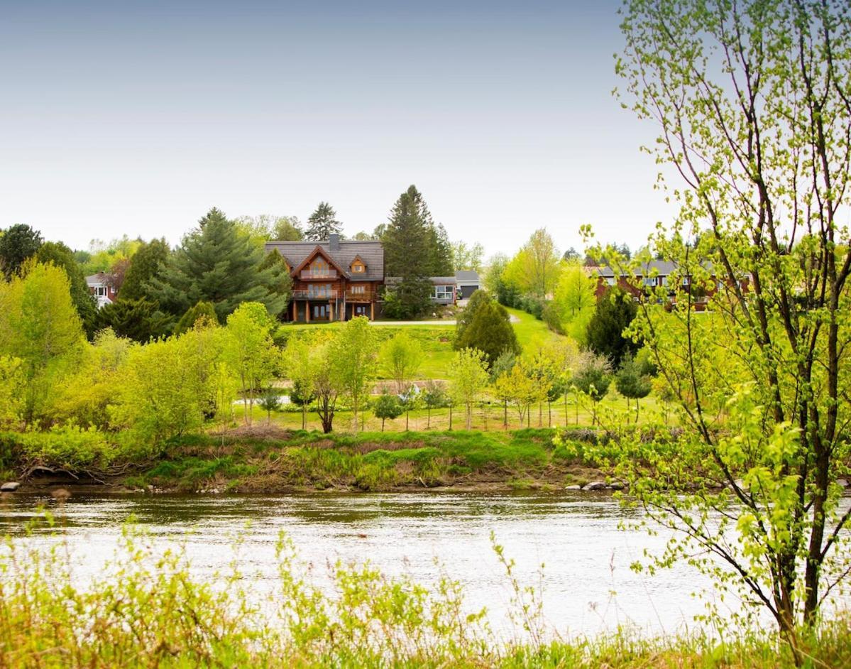 Hebergement "La Maison En Bois Rond" Sainte-Marie Oda fotoğraf